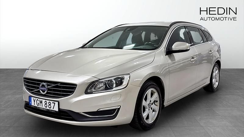 Begagnad Volvo V60 Momentum 190 HK (139 kW) 2016 Brun Kombi
