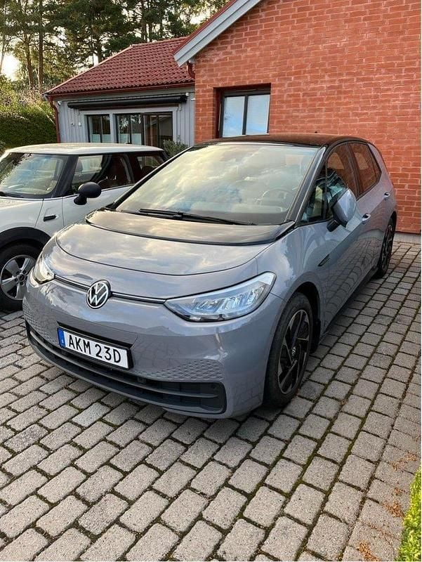 Grå Begagnad 2021 VW ID.3 Pro Performance Halvkombi | 245 000 kr (Bra pris) - Bild 1/4