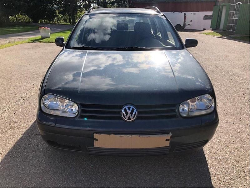 Grå Begagnad 2002 VW Golf IV Basis Kombi | 15 000 kr (Marknadspris) - Bild 1/4