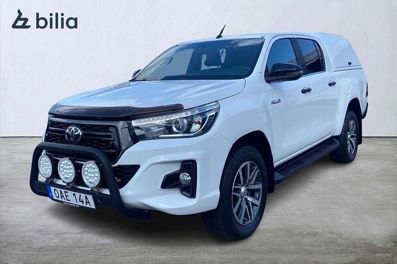 Vit Begagnad 2019 Toyota HiLux Pickup | 329 900 kr (Marknadspris) - Bild 1/4