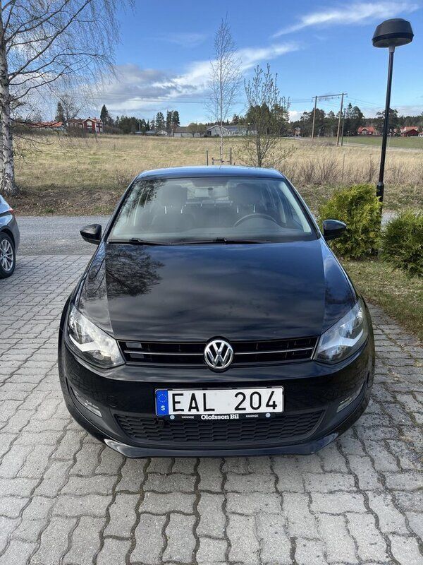 Svart Begagnad 2014 VW Polo Halvkombi | 84 000 kr (Marknadspris) - Bild 1/4