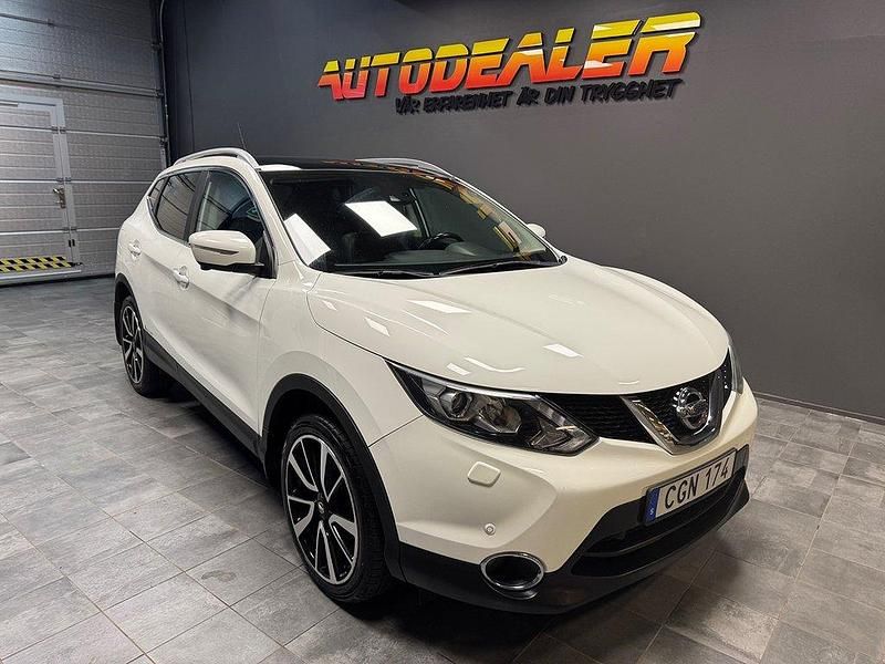 Vit Begagnad 2014 Nissan Qashqai SUV | 79 900 kr (Lite dyr) - Bild 1/4