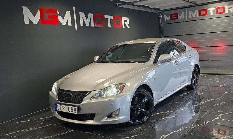 Silver Begagnad 2009 Lexus IS250 Sedan | 99 000 kr (Lite dyr) - Bild 1/4