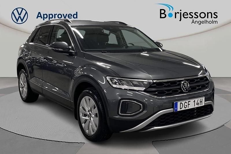 Grå Begagnad 2024 VW T-Roc SUV | 299 000 kr (Lite dyr) - Bild 1/4