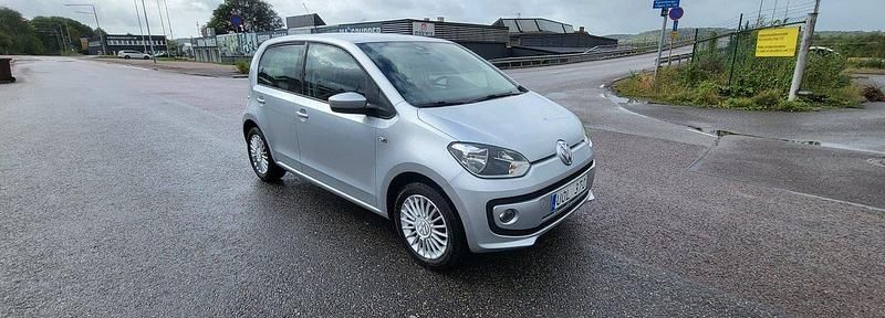 Silver Begagnad 2013 VW up! high up! Halvkombi | 64 900 kr (Marknadspris) - Bild 1/4