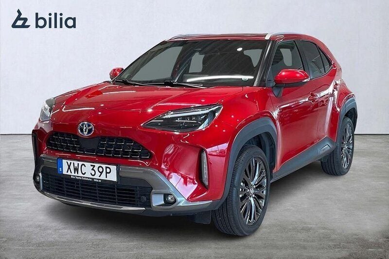 Röd Begagnad 2022 Toyota Yaris Cross SUV | 298 900 kr (Marknadspris) - Bild 1/3