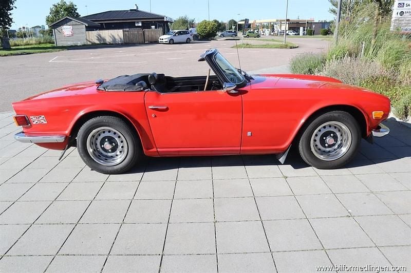 Röd aluminium Begagnad 1974 Triumph TR6 Cab | 199 900 kr - Bild 1/4