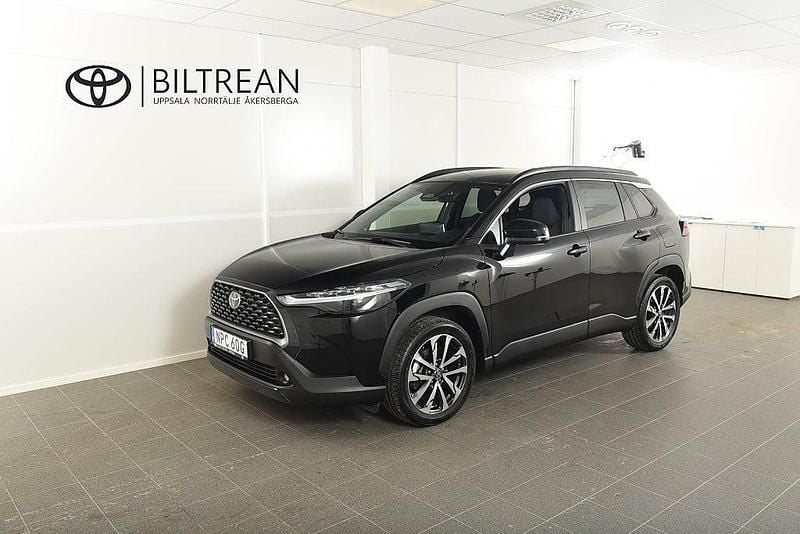 Svart Begagnad 2024 Toyota Corolla Cross Style SUV | 379 900 kr (Marknadspris) - Bild 1/4
