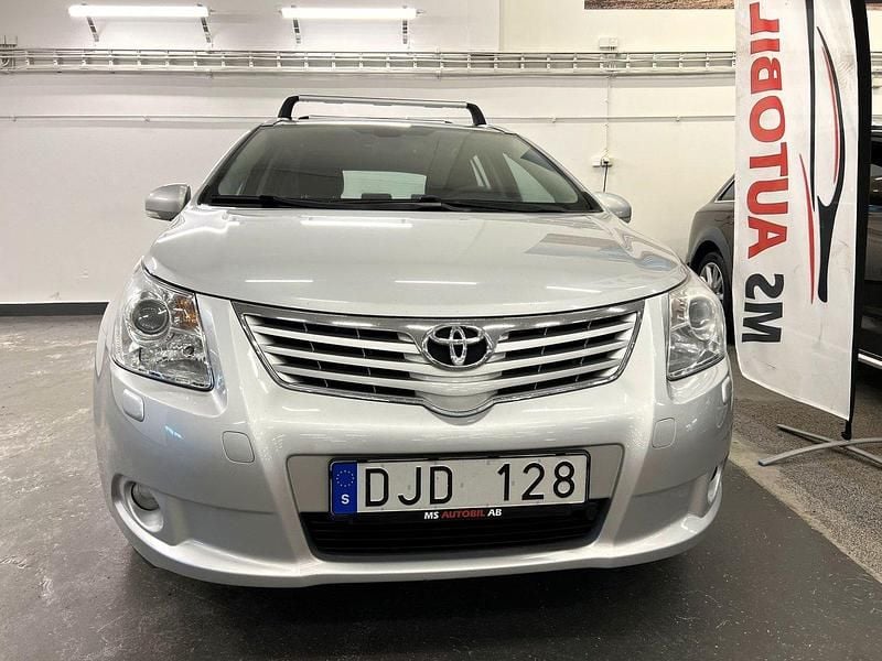 Silver Begagnad 2010 Toyota Avensis Business Edition Kombi | 64 900 kr (Marknadspris) - Bild 1/4