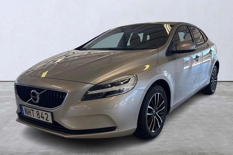 Ljusbrun (brun) Begagnad 2017 Volvo V40 Business Edition Kombi | 169 900 kr (Lite dyr) - Bild 1/4