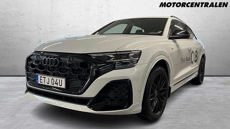 Vit Begagnad 2025 Audi Q8 Premium SUV | 1 099 000 kr - Bild 1/4