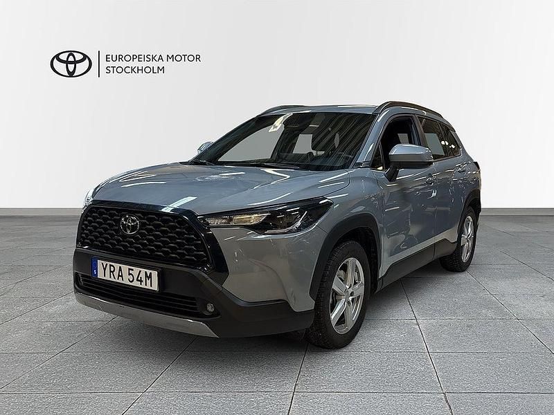 Begagnad Toyota Corolla Cross Active 197 HK (144 kW) 2024 Grå SUV