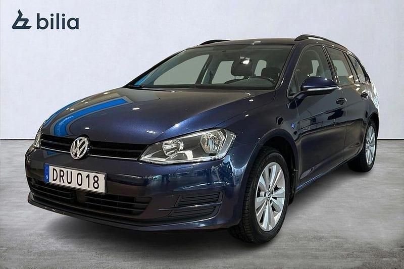 Mörkblå Begagnad 2015 VW Golf VII Kombi | 124 500 kr (Marknadspris) - Bild 1/4