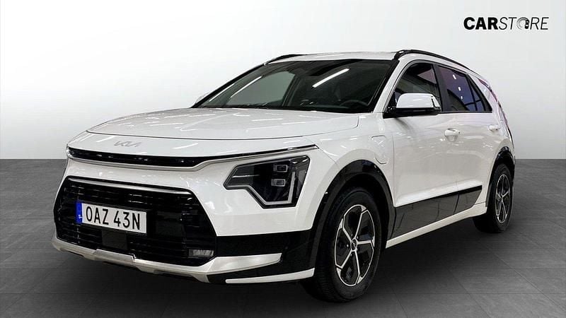 Vit (white) Begagnad 2023 Kia Niro Advance SUV | 349 900 kr (Marknadspris) - Bild 1/4