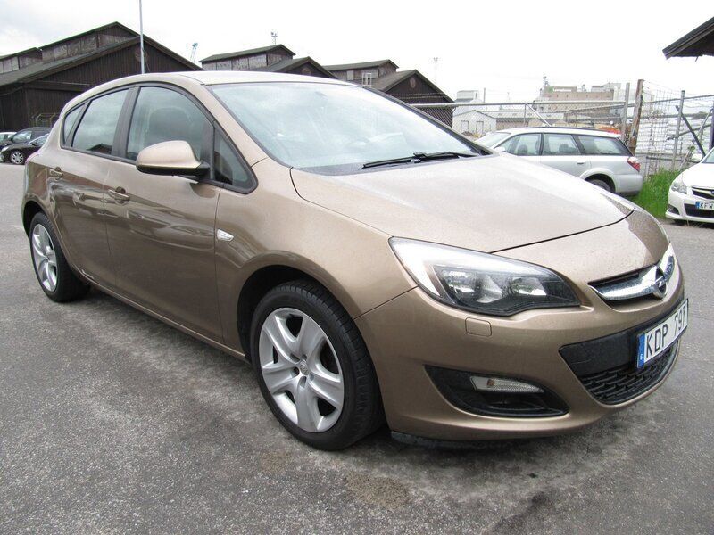 Brun Begagnad 2013 Opel Astra Enjoy Halvkombi | 59 000 kr (Marknadspris) - Bild 1/4