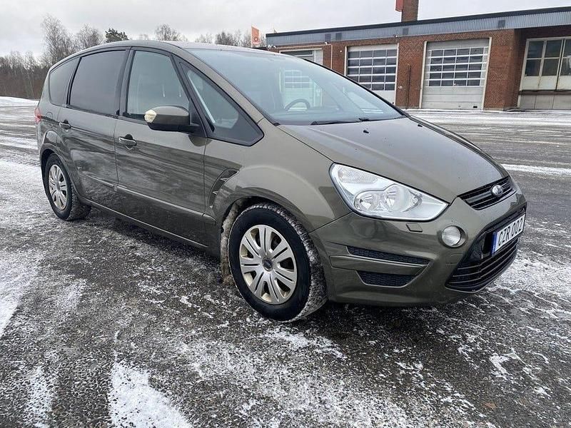 Begagnad Ford S-MAX Trend 116 HK (85 kW) 2010 Grå Minibuss