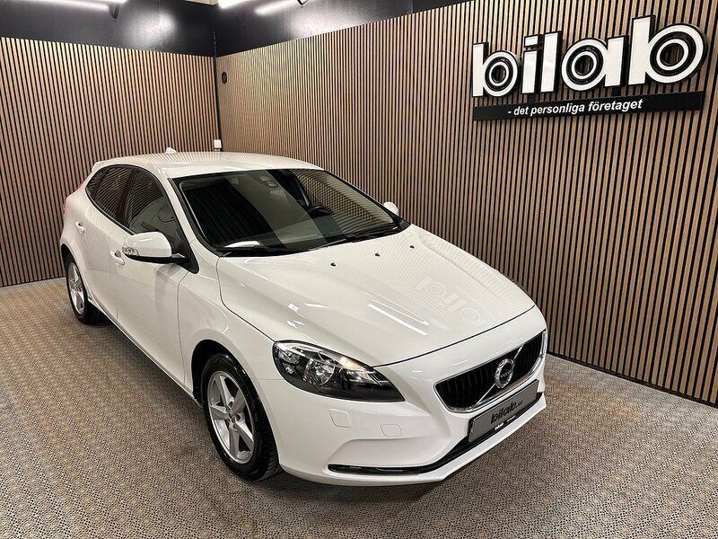Vit Begagnad 2016 Volvo V40 Kombi | 159 000 kr (Marknadspris) - Bild 1/4