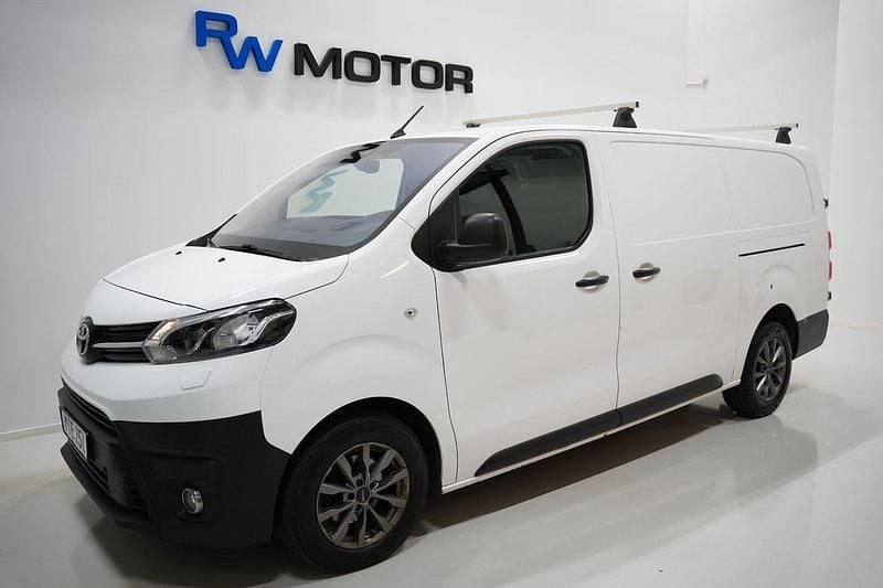 Vit Begagnad 2020 Toyota Proace Van | 149 800 kr (Marknadspris) - Bild 1/4