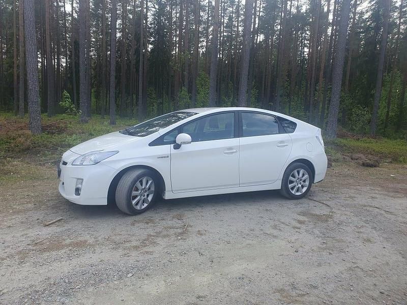 Begagnad Toyota Prius 2010 Vit Halvkombi