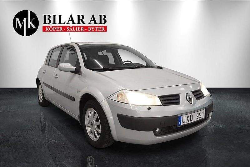 Begagnad Renault Mégane II 98 HK (72 kW) 2003 Ljusgrå Halvkombi