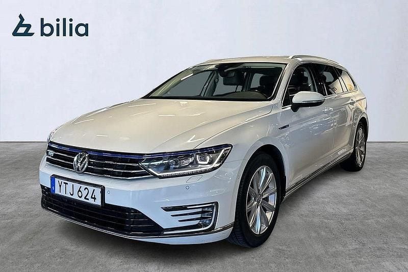 Vit Begagnad 2017 VW Passat GTE Kombi | 189 900 kr (Marknadspris) - Bild 1/4