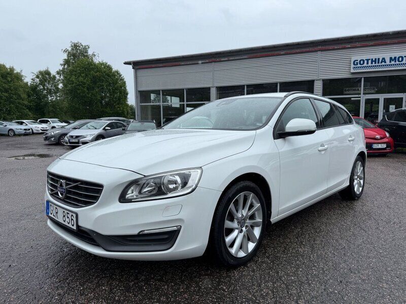 Vit Begagnad 2014 Volvo V60 Kinetic Kombi | 99 900 kr (Marknadspris) - Bild 1/4