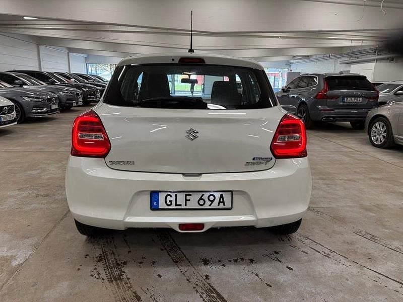 Begagnad Suzuki Swift 83 HK (61 kW) 2020 Vit Halvkombi