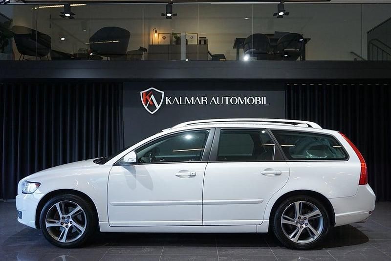 Begagnad Volvo V50 Momentum 150 HK (110 kW) 2012 Vit Kombi