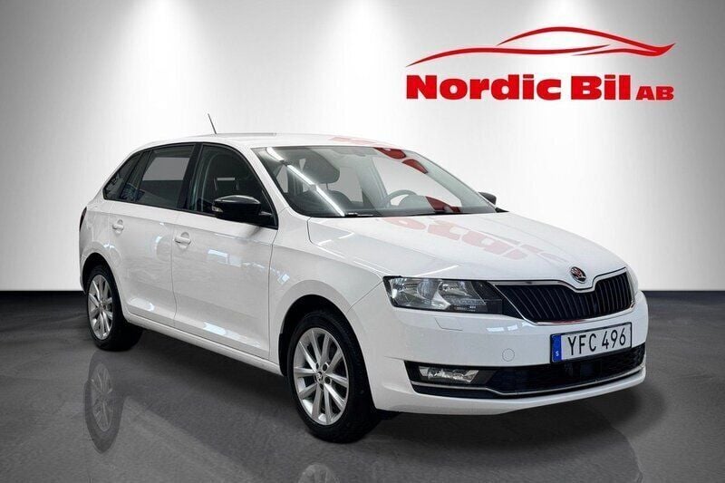 Vit Begagnad 2018 Skoda Rapid Halvkombi | 119 900 kr (Lite dyr) - Bild 1/4
