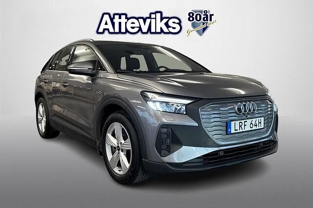 Grå Begagnad 2022 Audi Q4 e-tron Proline SUV | 329 900 kr (Marknadspris) - Bild 1/4