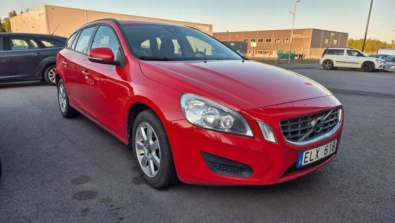 Röd Begagnad 2012 Volvo V60 Kombi | 44 900 kr (Marknadspris) - Bild 1/4