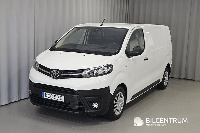 Vit Begagnad 2022 Toyota Proace Van | 289 900 kr (Bra pris) - Bild 1/4