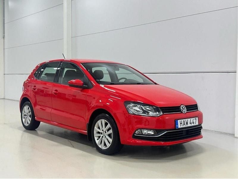Röd Begagnad 2016 VW Polo Halvkombi | 107 000 kr (Marknadspris) - Bild 1/4