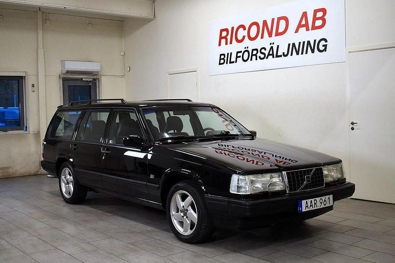 Svart Begagnad 1998 Volvo 940 SE Kombi | 99 900 kr - Bild 1/4