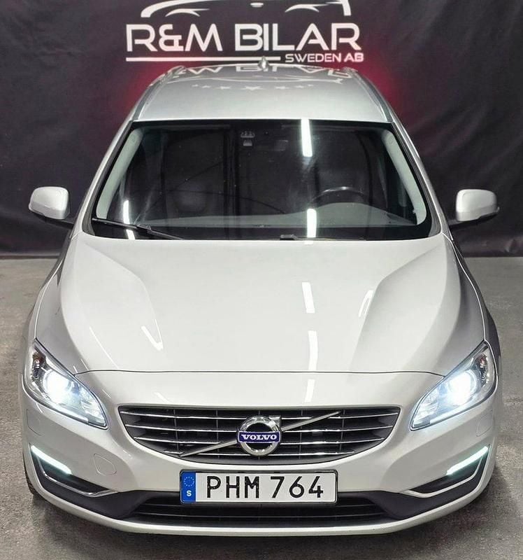 Begagnad Volvo V60 Summum 190 HK (139 kW) 2017 Silver Kombi