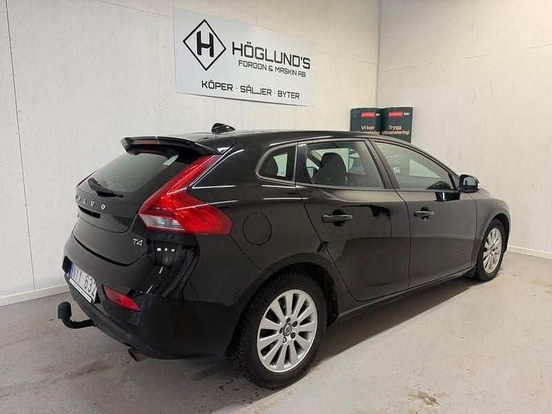 Begagnad Volvo V40 Kinetic 180 HK (132 kW) 2014 Svart