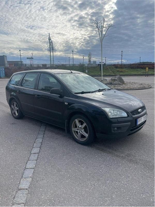 Svart Begagnad 2006 Ford Focus Kombi | 14 500 kr (Marknadspris) - Bild 1/3