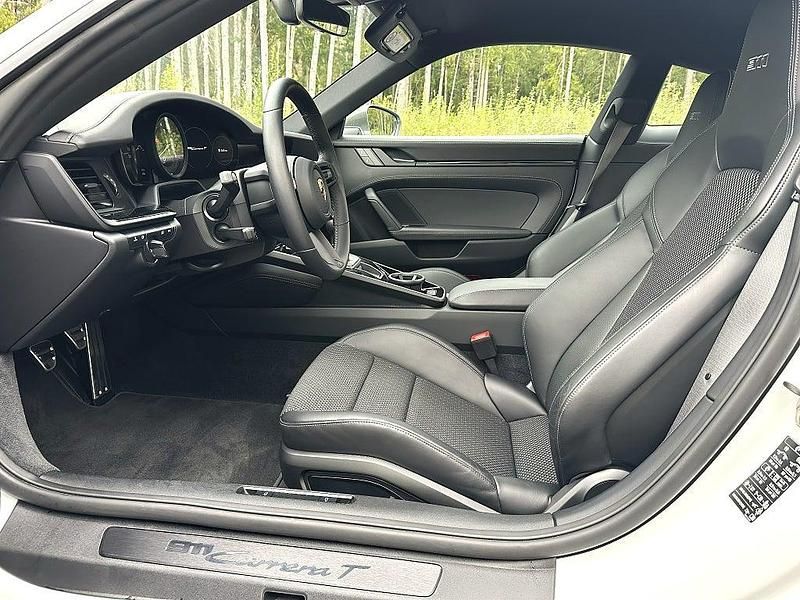 Begagnad Porsche 911 Carrera 385 HK (283 kW) 2023 Vit