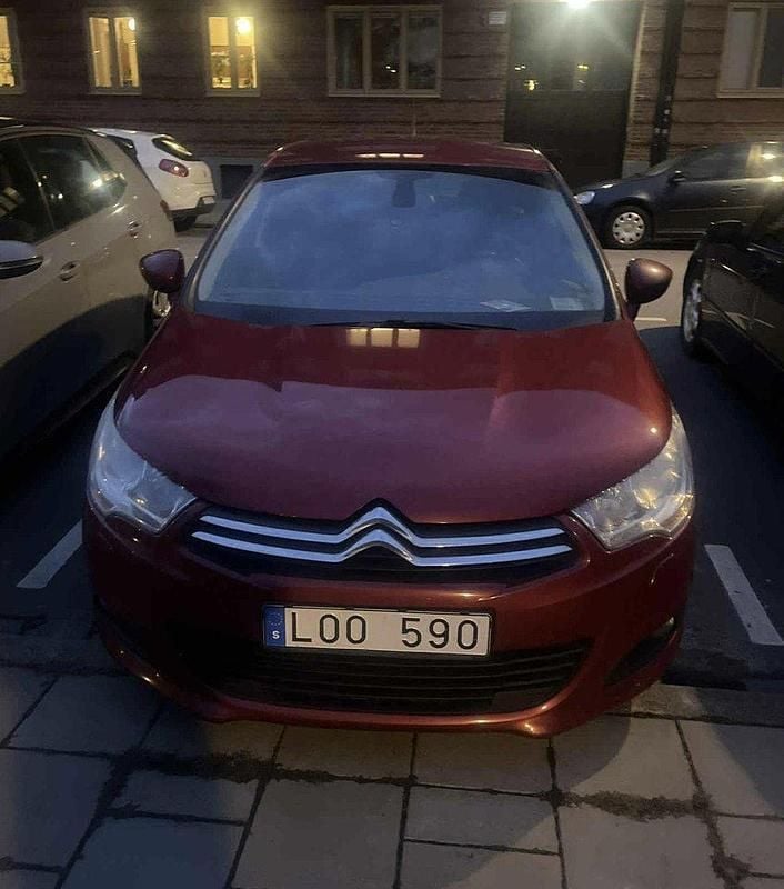 Röd Begagnad 2011 Citroën C4 Halvkombi | 45 000 kr (Superpris) - Bild 1/1