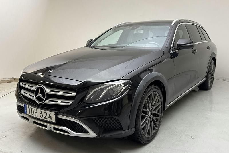 Svart Begagnad 2017 Mercedes E220 Avantgarde Kombi | 179 000 kr (Marknadspris) - Bild 1/4