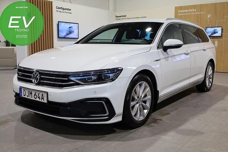 Vit Begagnad 2019 VW Passat GTE Kombi | 179 900 kr (Marknadspris) - Bild 1/3