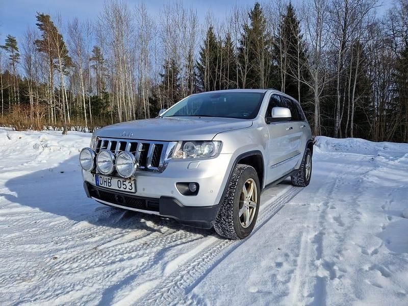 Begagnad Jeep Grand Cherokee 241 HK (177 kW) 2013 Silvergrå metallic SUV