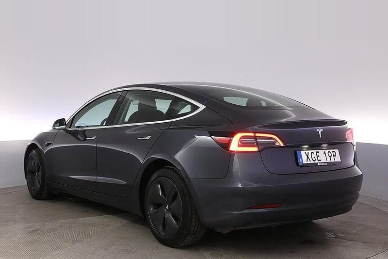Begagnad Tesla Model 3 Standard Range Plus 339 kW (462 HK) 2019 Grå Sedan