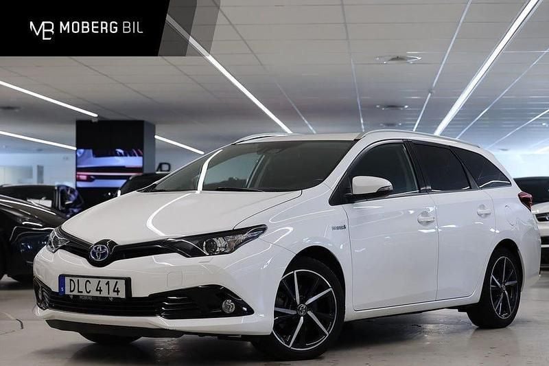Begagnad Toyota Auris Touring Sports 136 HK (100 kW) 2018 Vit Kombi