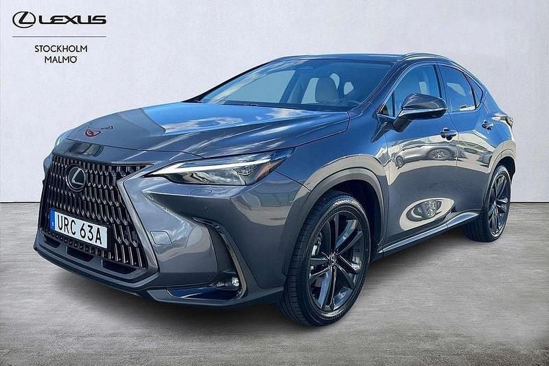 Grå Begagnad 2024 Lexus NX350h Executive Line SUV | 559 000 kr (Marknadspris) - Bild 1/4