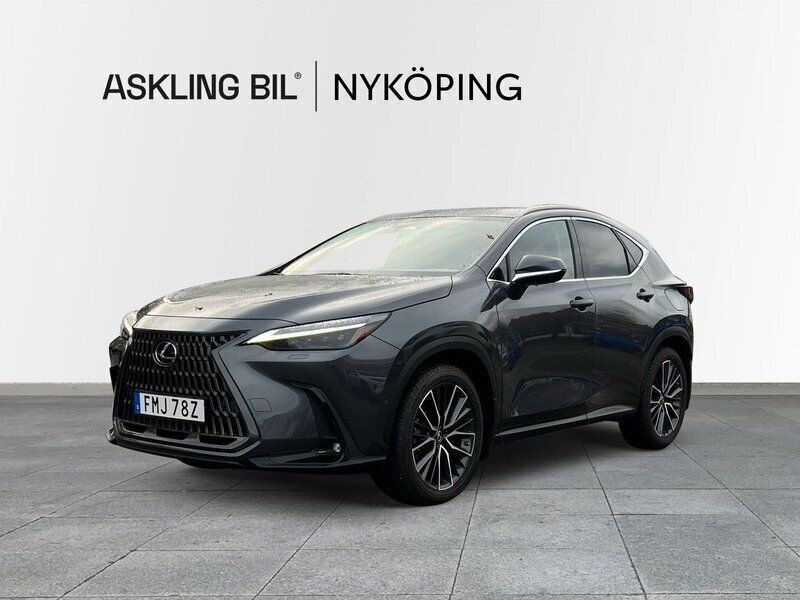 Grå Begagnad 2022 Lexus NX450h+ Luxury Line SUV | 629 000 kr - Bild 1/4