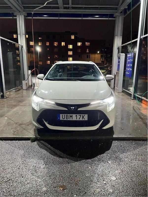 Vit Begagnad 2020 Toyota Corolla Active Kombi | 202 000 kr (Marknadspris) - Bild 1/4