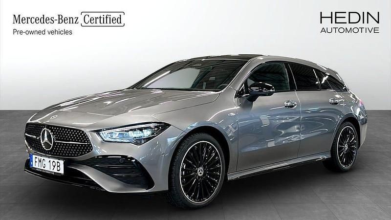 Grå Begagnad 2025 Mercedes CLA250 Shooting Brake AMG Kombi | 562 500 kr - Bild 1/4