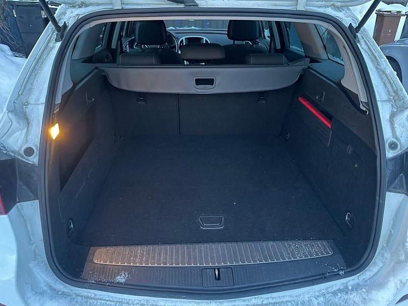 Begagnad Opel Astra 140 HK (102 kW) 2012 Kombi