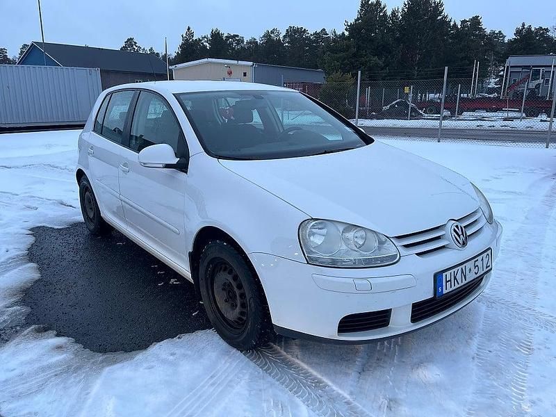 Begagnad VW Golf VI Trendline 102 HK (75 kW) 2008 Vit Halvkombi
